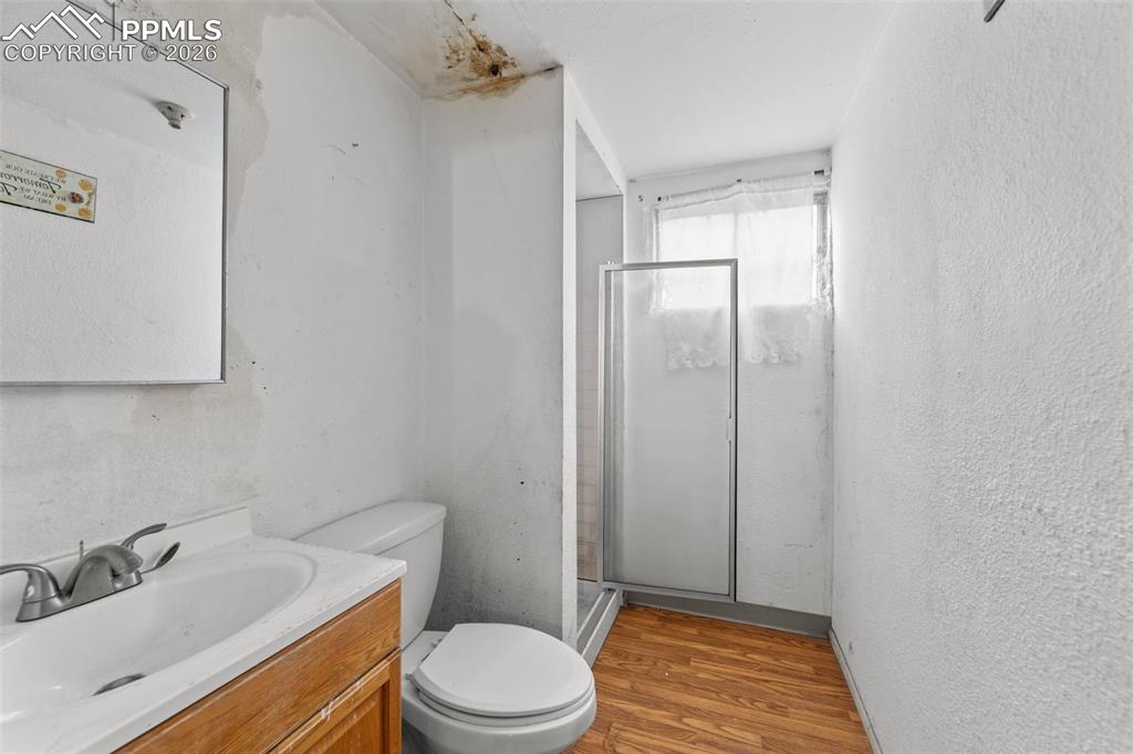 Image 16 of 20: Bathroom