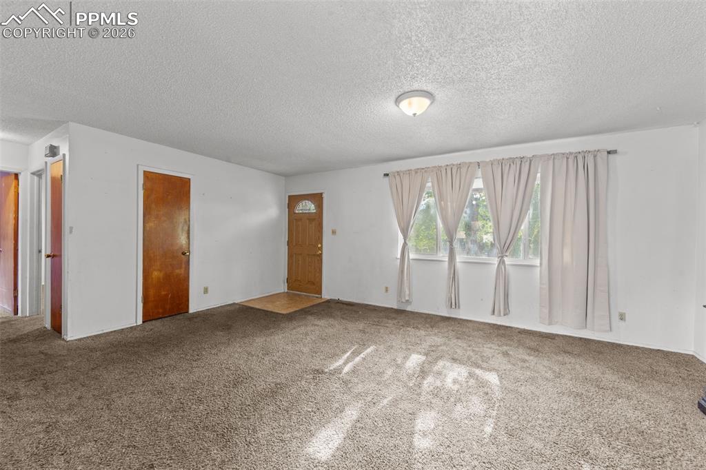 Image 5 of 20: Living Room