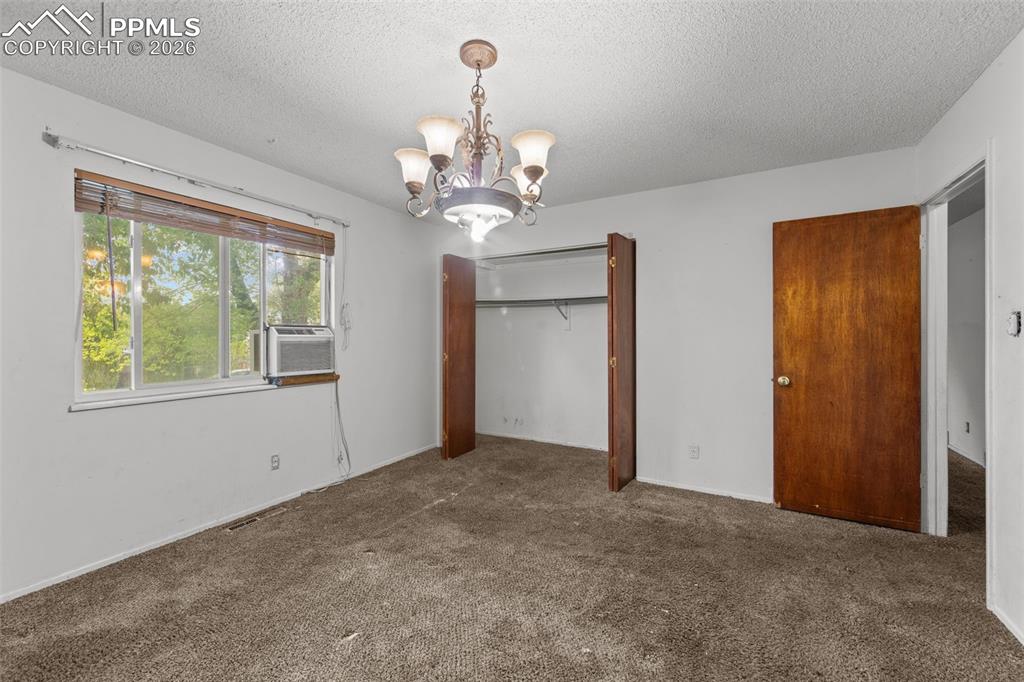 Image 8 of 20: Bedroom