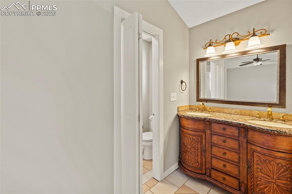 Image 14 of 42: Bathroom