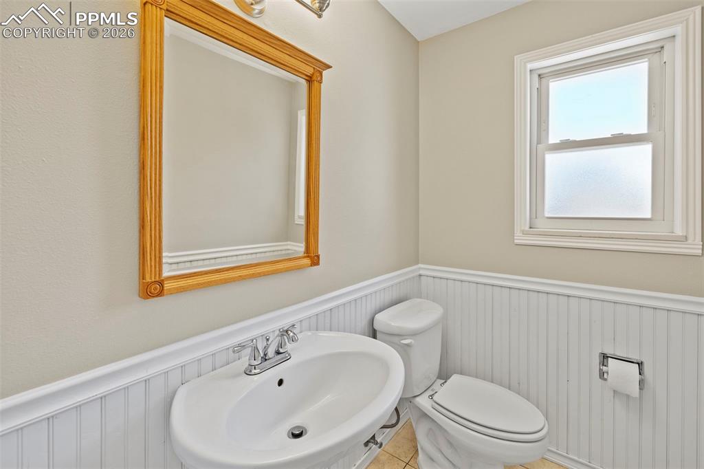 Image 28 of 42: Bathroom