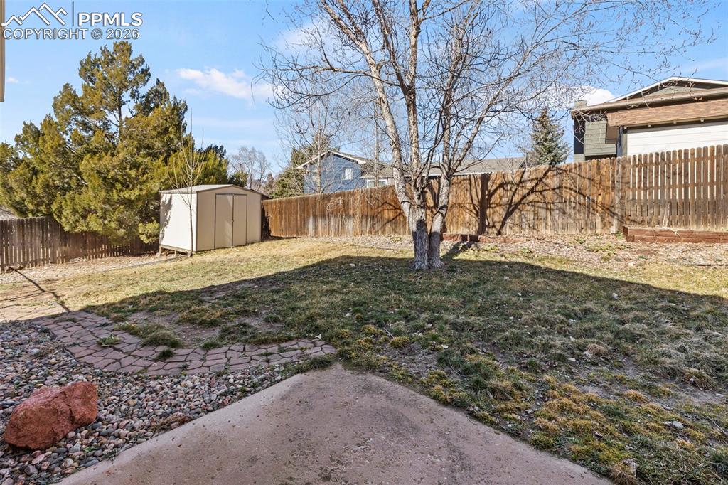 Image 33 of 42: Yard