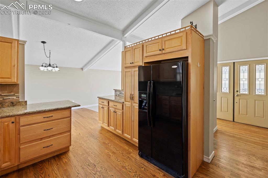 Image 8 of 42: Kitchen