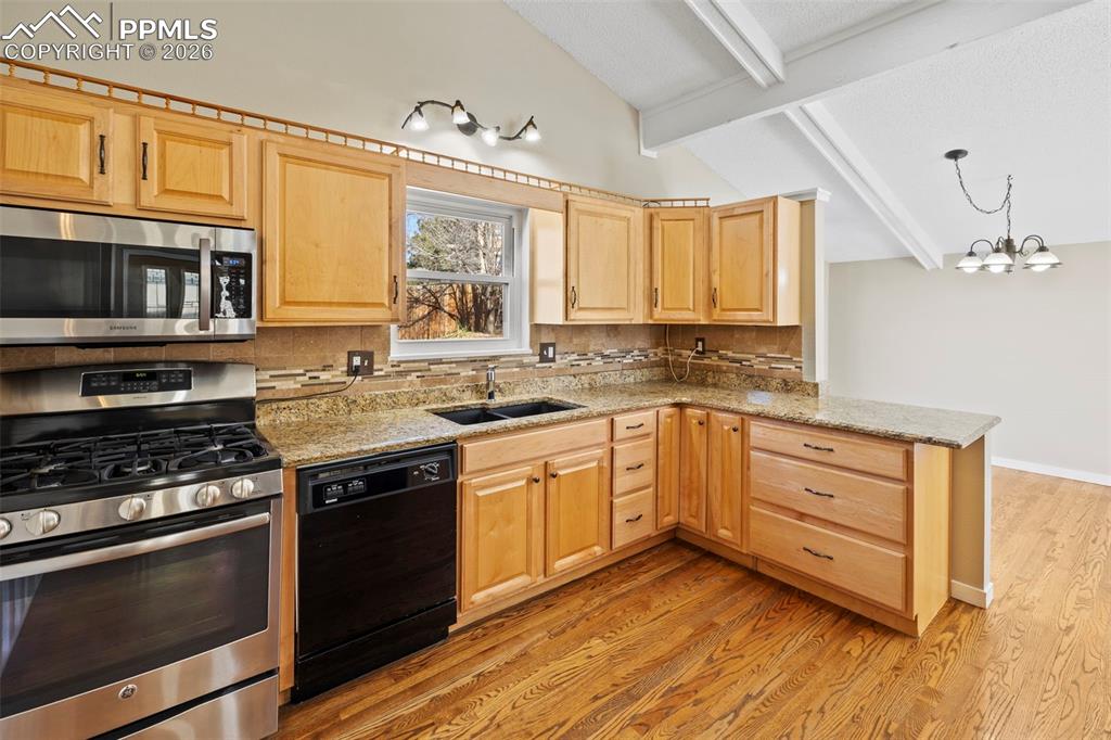 Image 9 of 42: Kitchen