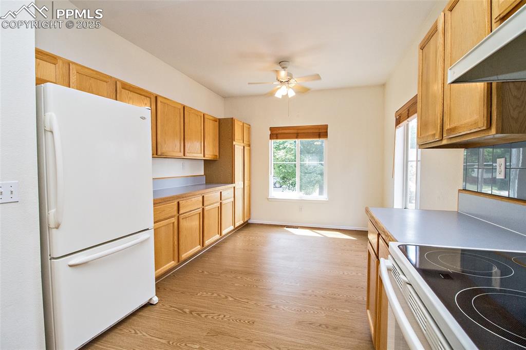 Image 11 of 38: Kitchen