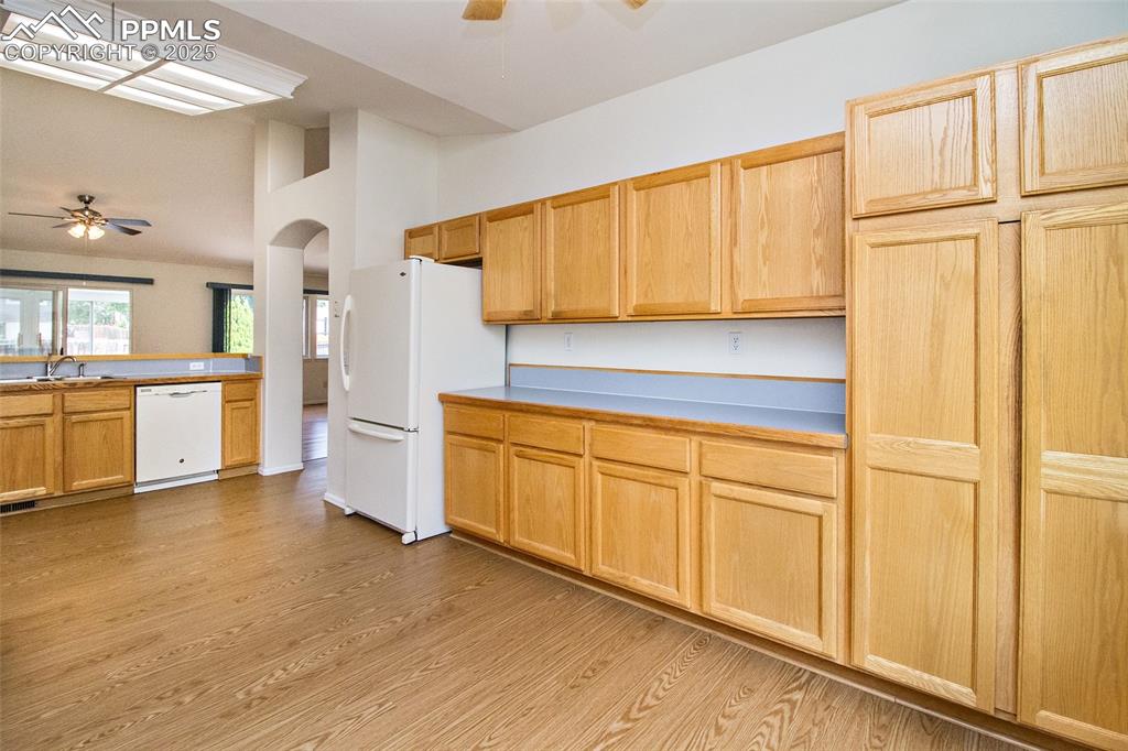 Image 12 of 38: Kitchen