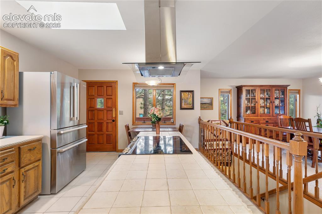 Image 11 of 46: Kitchen