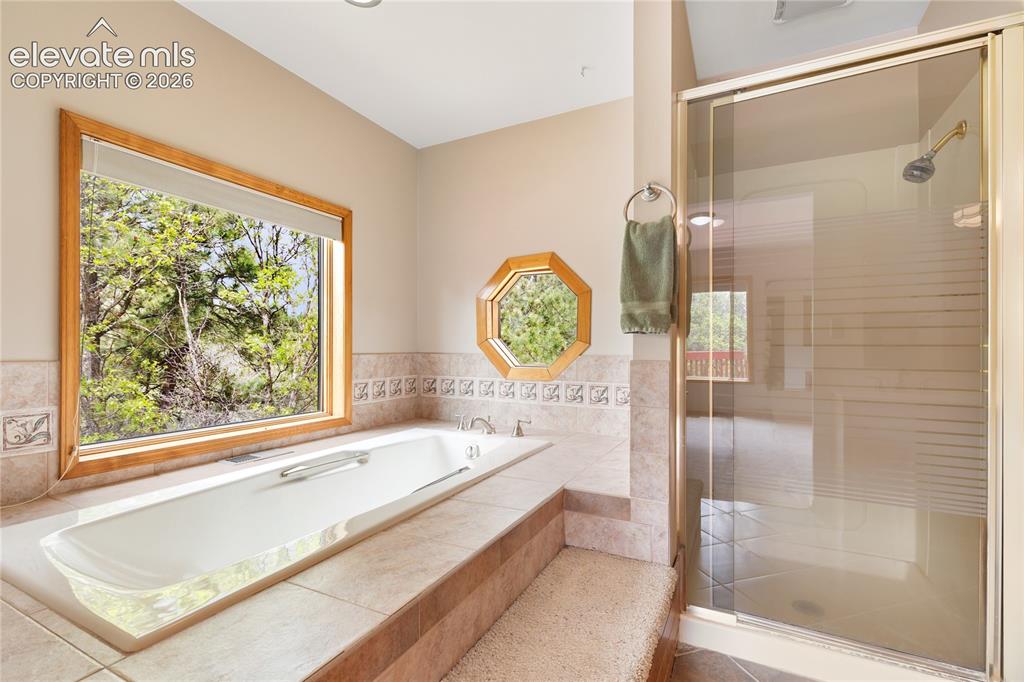 Image 15 of 46: Bathroom