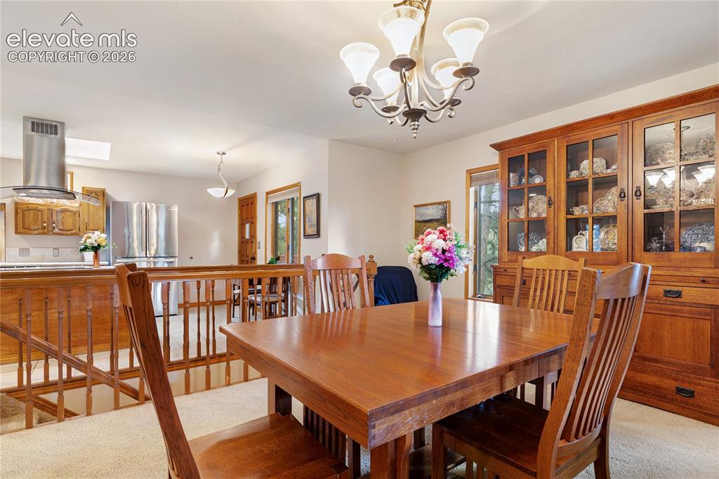 Image 18 of 46: Dining Area