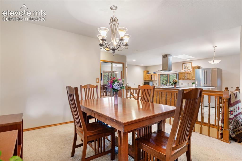 Image 19 of 46: Dining Area