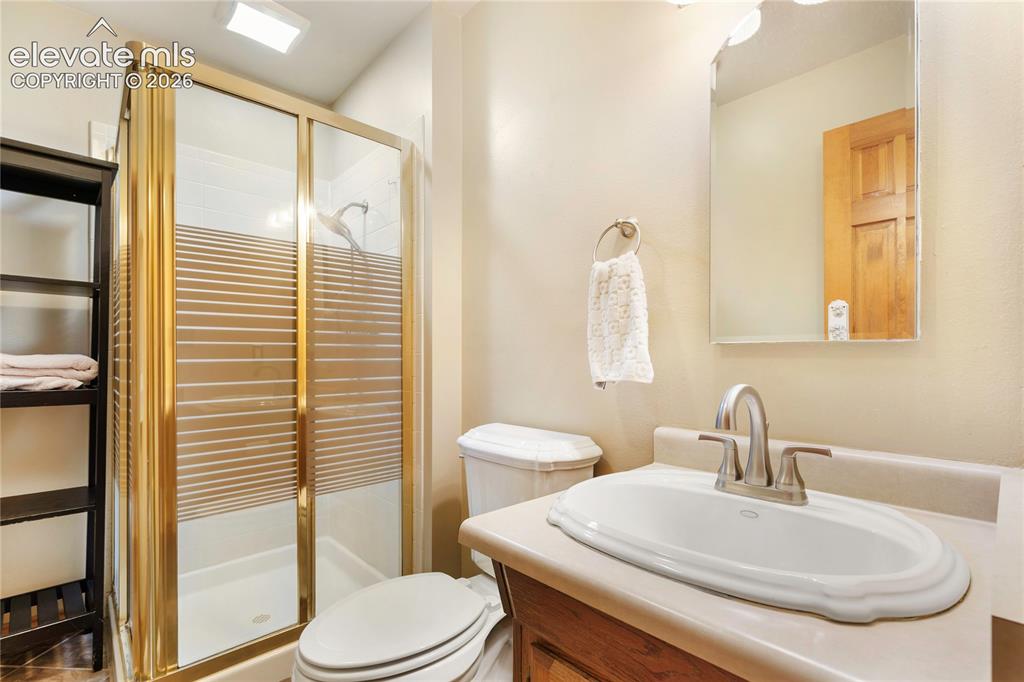 Image 21 of 46: Bathroom