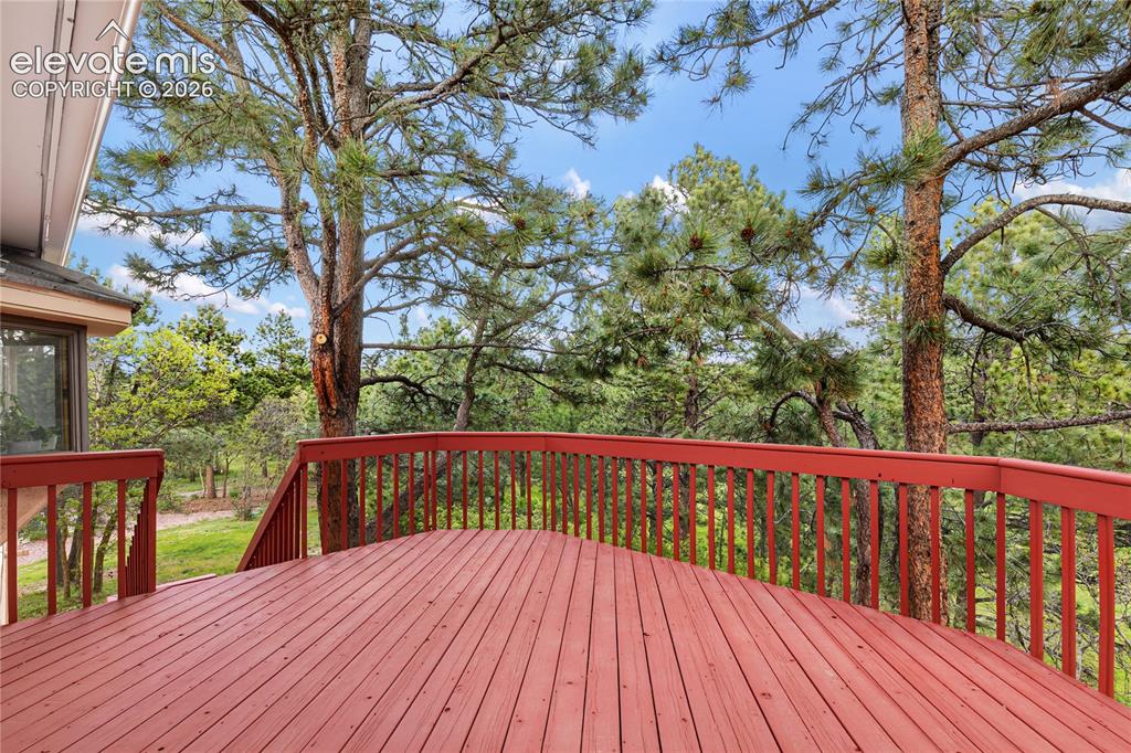 Image 35 of 46: Deck