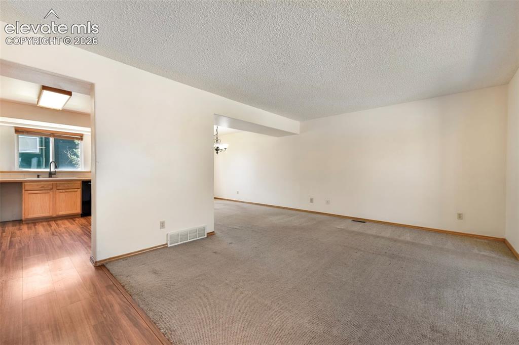 Image 5 of 50: Living Room