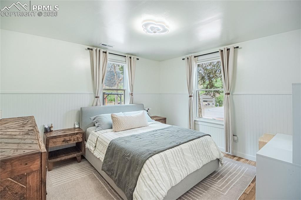 Image 10 of 30: Bedroom