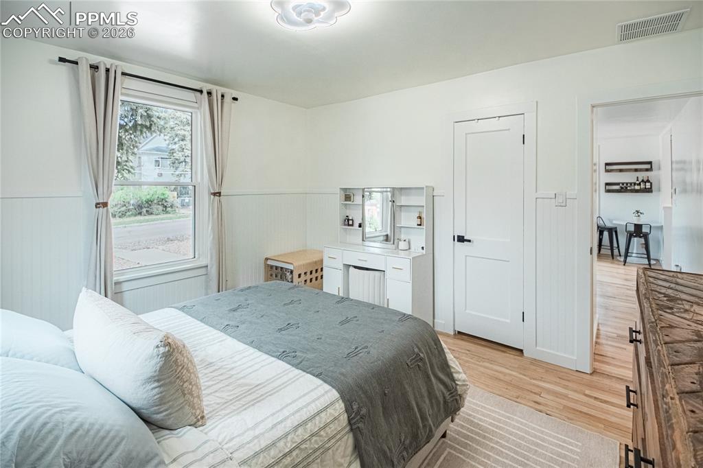 Image 11 of 30: Bedroom