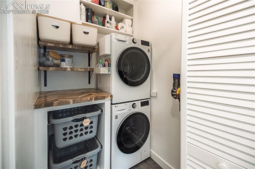 Image 14 of 30: Laundry