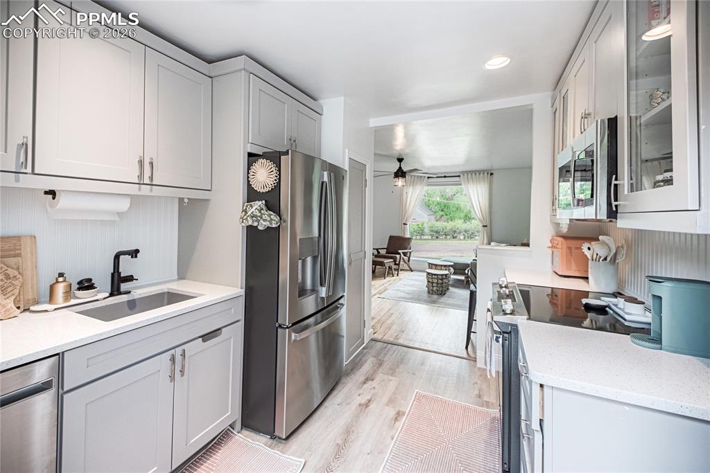 Image 17 of 30: Kitchen