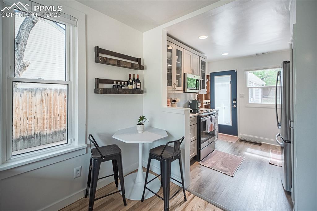 Image 6 of 30: Kitchen