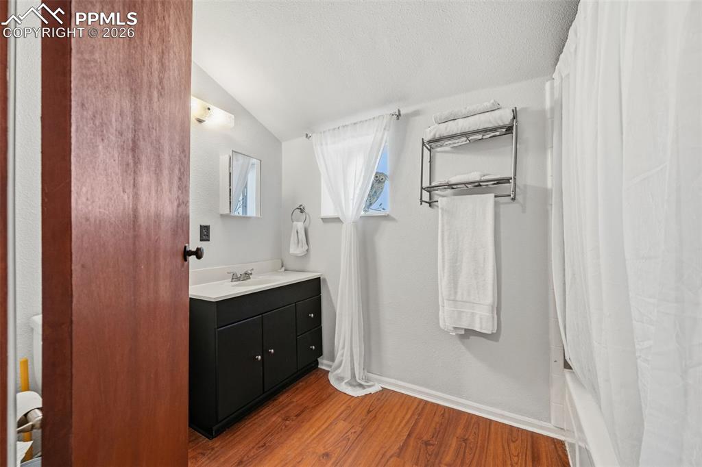 Image 11 of 19: Bathroom