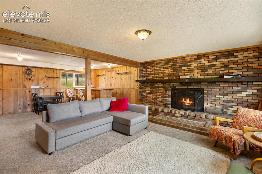 Image 31 of 50: Family Room