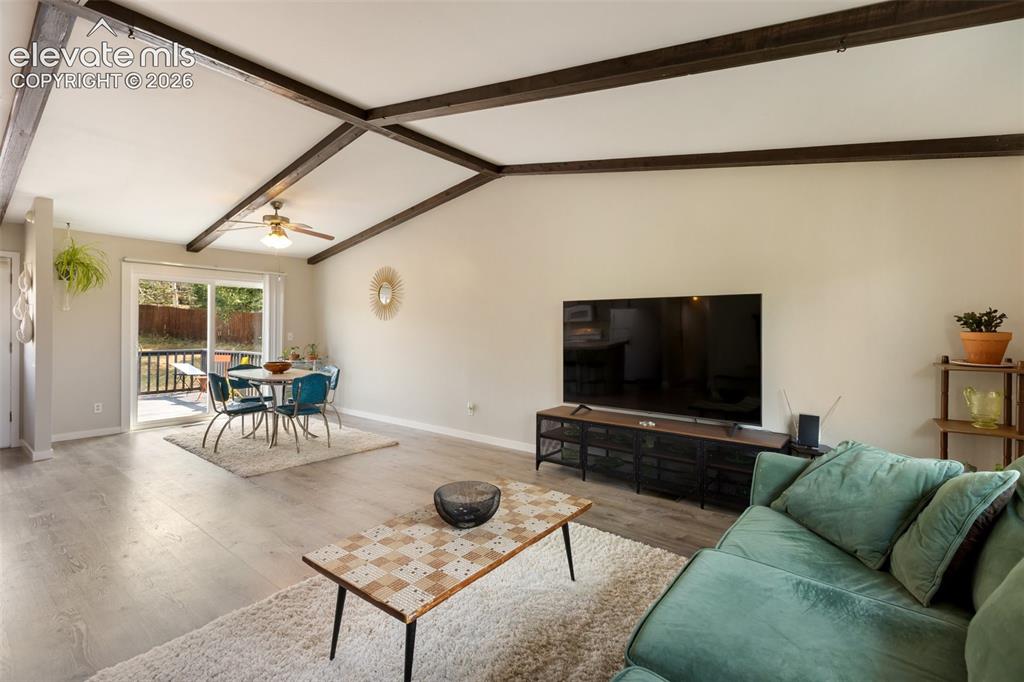Image 8 of 50: Living Room