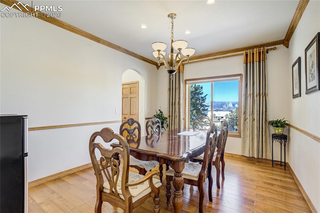 Image 12 of 50: Dining Area