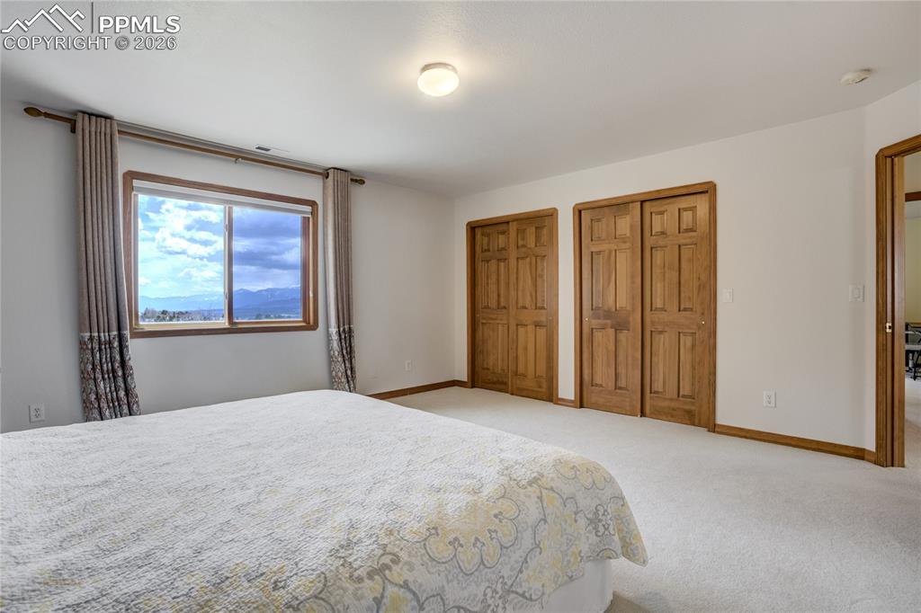 Image 25 of 50: Bedroom