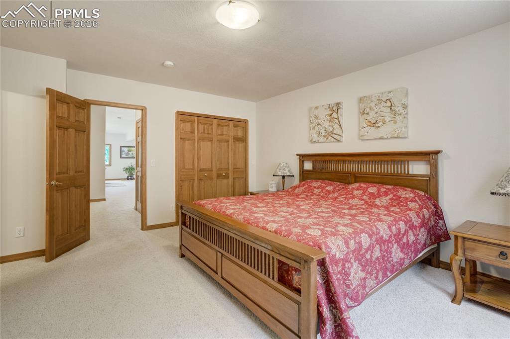 Image 36 of 50: Bedroom