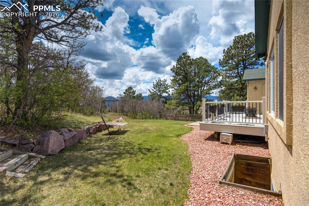 Image 43 of 50: Yard