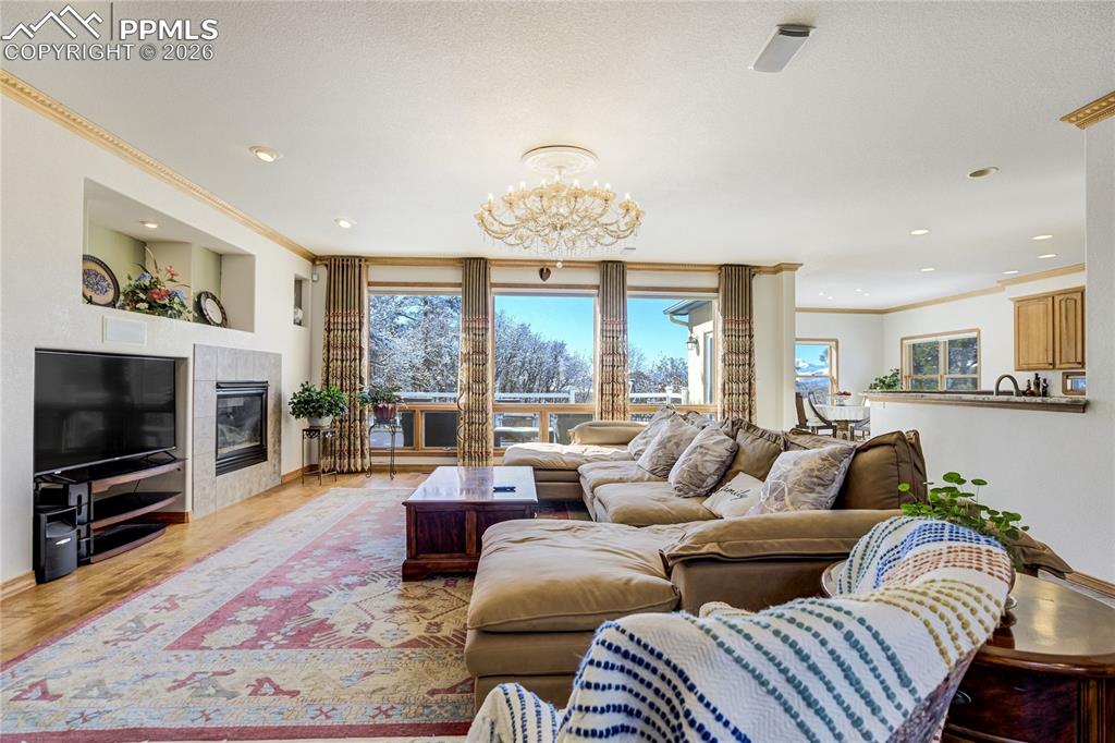 Image 6 of 50: Living Room