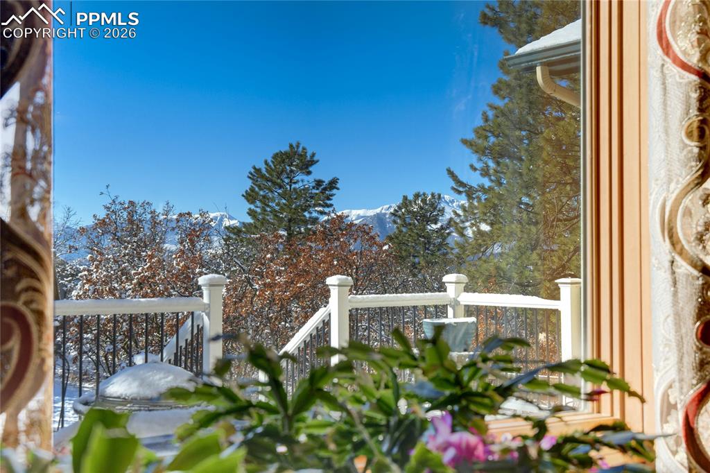 Image 8 of 50: Balcony