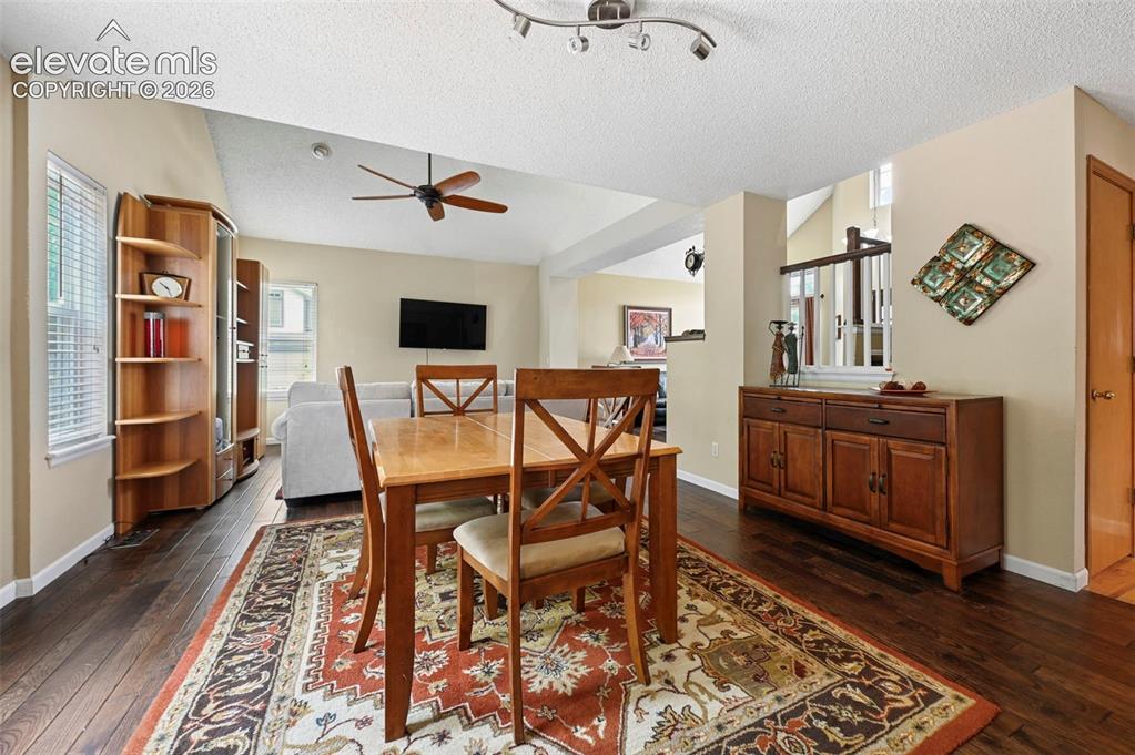 Image 10 of 34: Dining Area