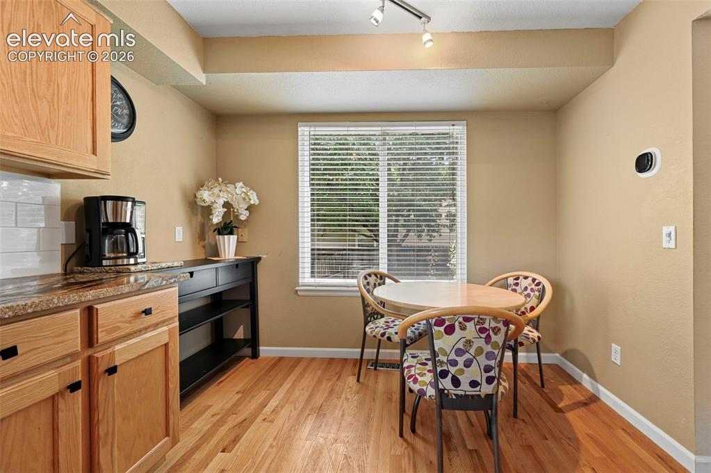 Image 13 of 34: Dining Area