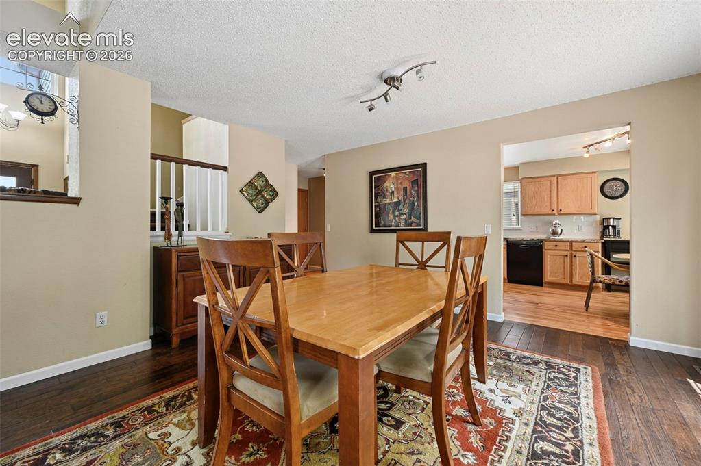 Image 9 of 34: Dining Area