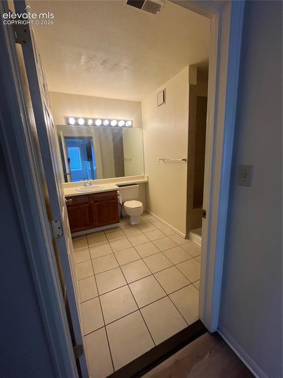 Image 11 of 22: Bathroom