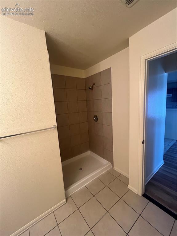 Image 12 of 22: Bathroom