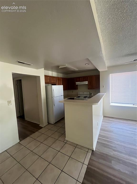 Image 4 of 22: Kitchen