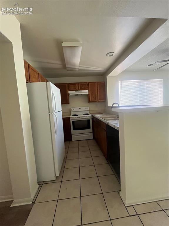 Image 5 of 22: Kitchen