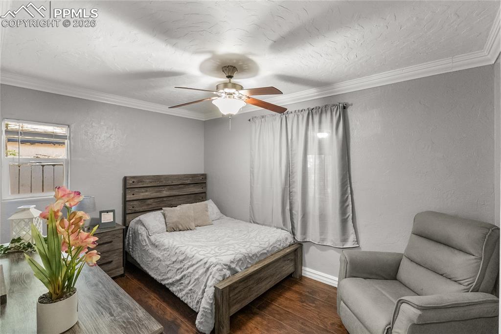 Image 10 of 27: Bedroom