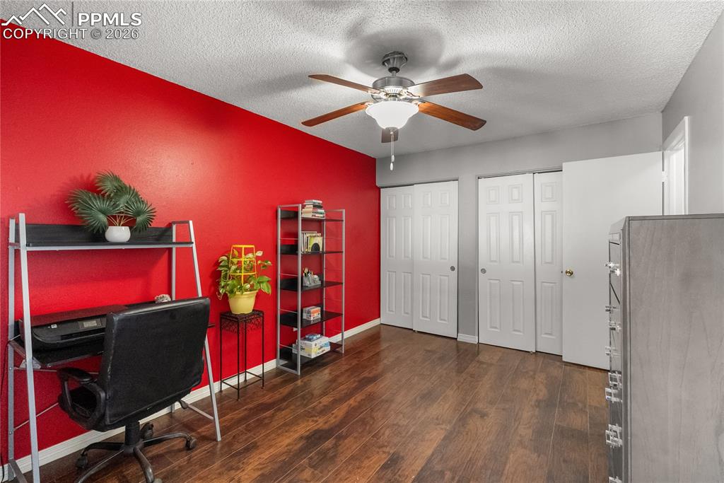 Image 13 of 27: Office