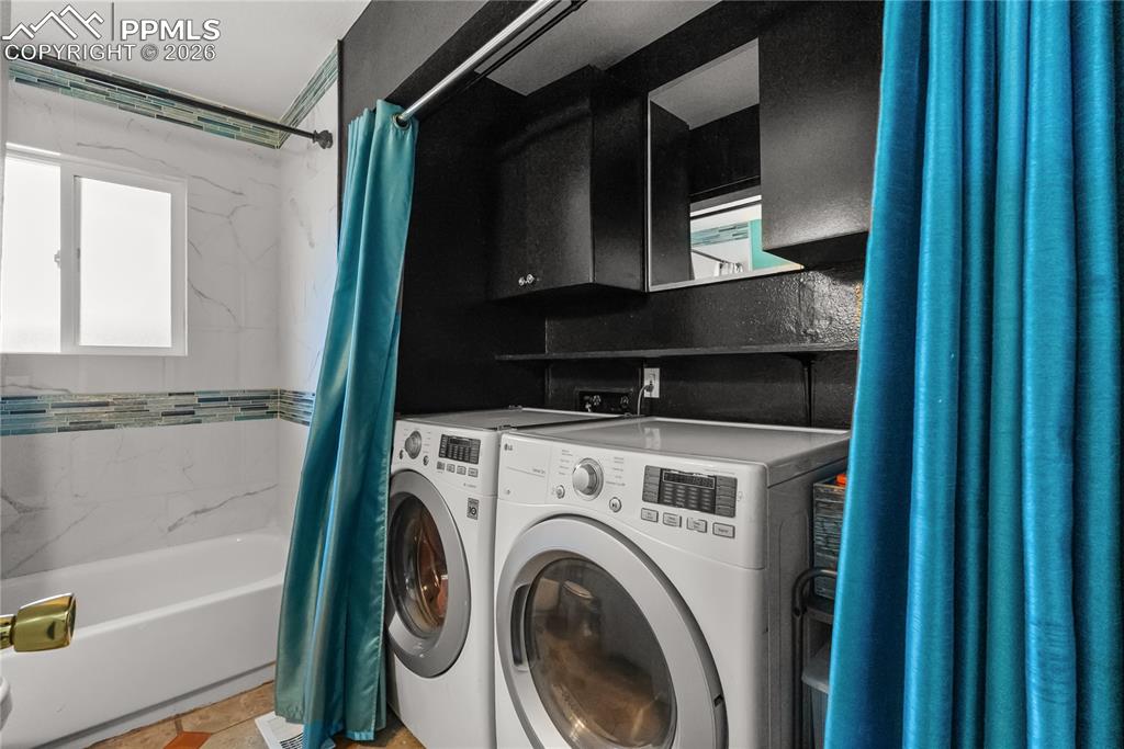 Image 15 of 27: Laundry