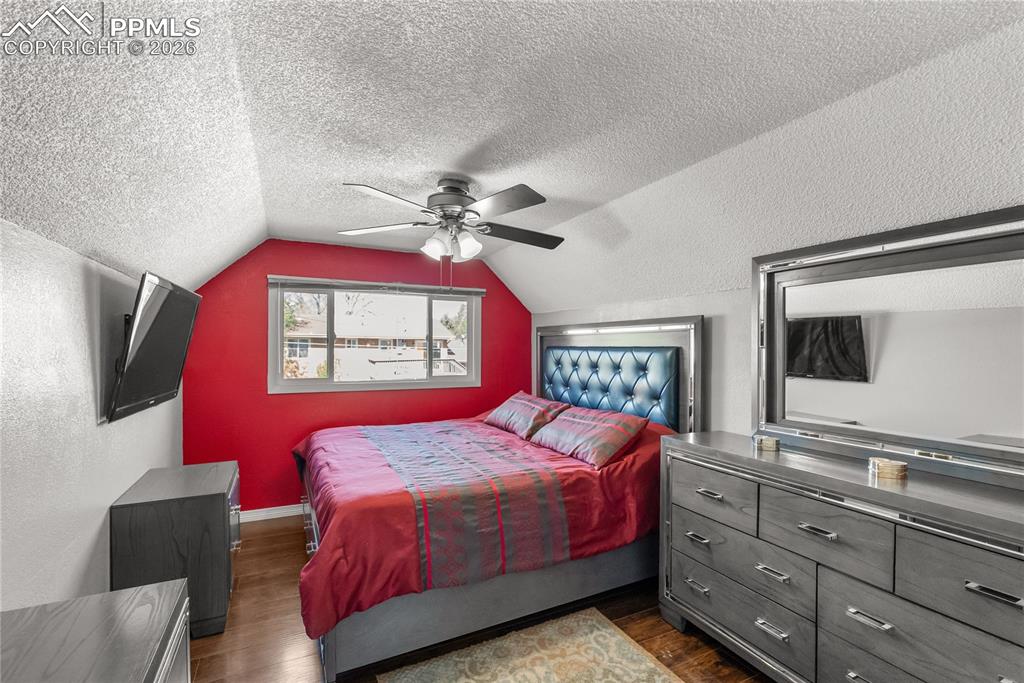 Image 16 of 27: Master Bedroom