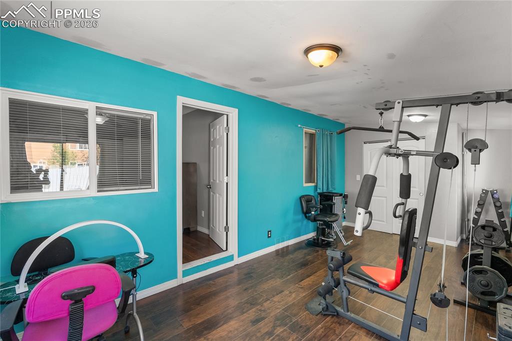 Image 21 of 27: Inlaw