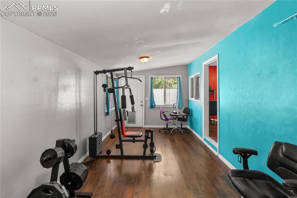 Image 22 of 27: Inlaw