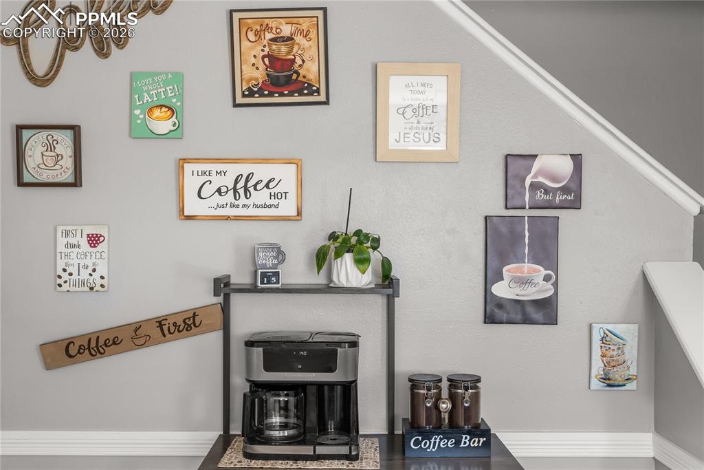 Image 4 of 27: Breakfast Area