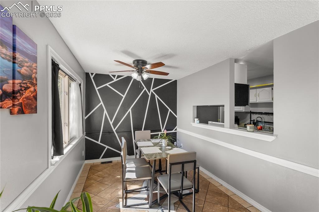 Image 7 of 27: Dining Area