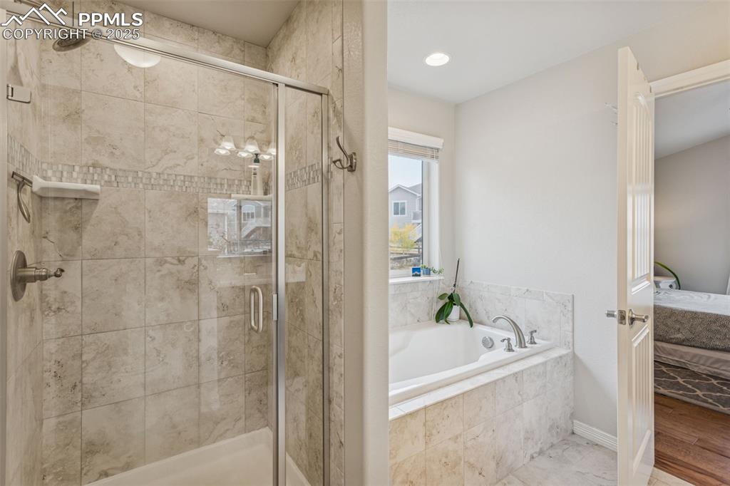 Image 15 of 41: Bathroom