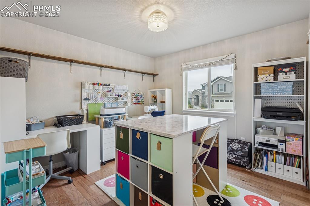 Image 21 of 41: Office