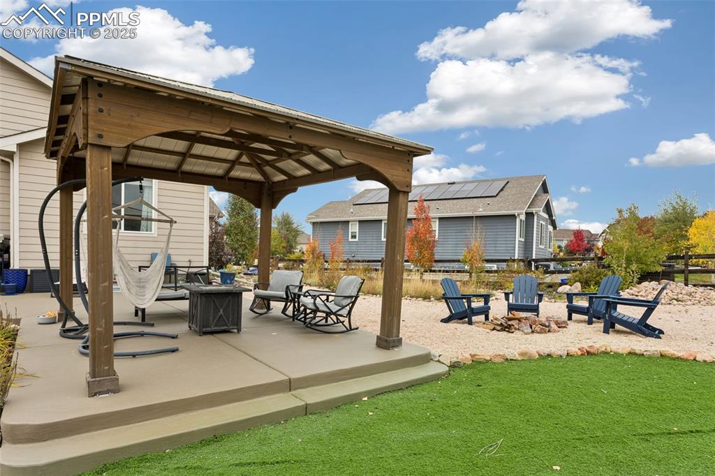 Image 28 of 41: Patio