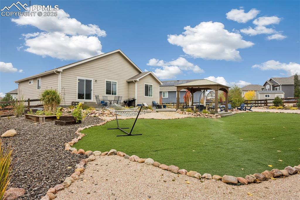 Image 32 of 41: Back of Structure